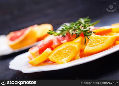 fresh citrus on plate, citrus slice on plate