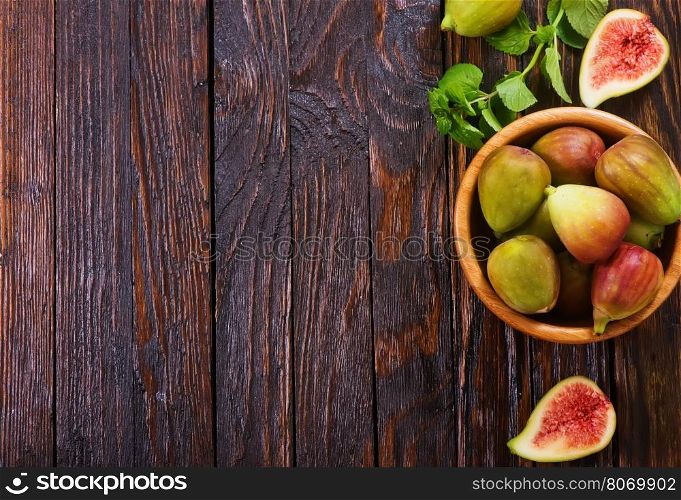 fresh figs in bowl and on a table