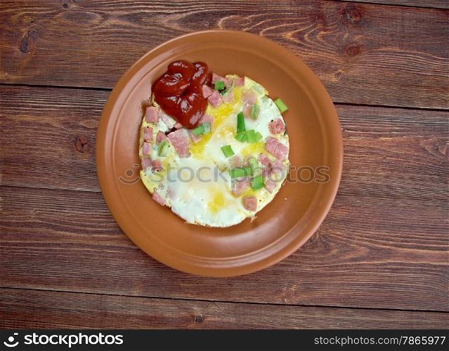 Fresh fried egg and pork ham served with sauce