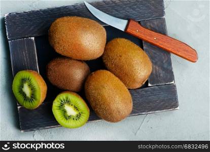 fresh kiwi on a table, kiwi on blackboard