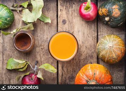 Fresh pumpkin juice.Autumn pumpkin drink.Fresh juice with pumpkins and apples. Fresh pumpkin juice