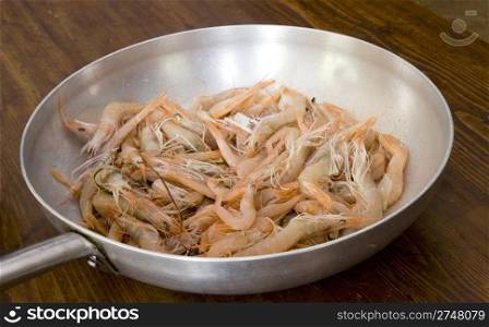 Fresh raw shrimps in alluminiun pan