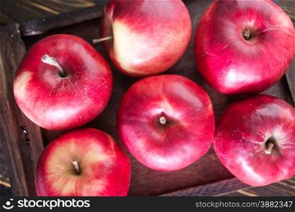 fresh red apples on the wooden table
