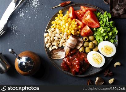 fresh salad, diet food, salad on plate