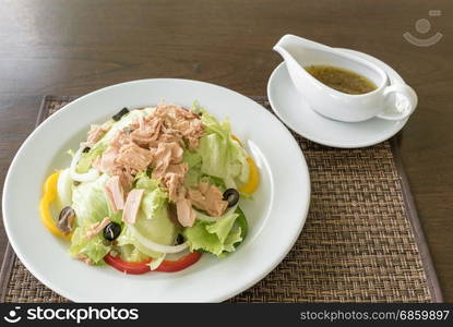 Fresh Tuna Salad with tuna dressing