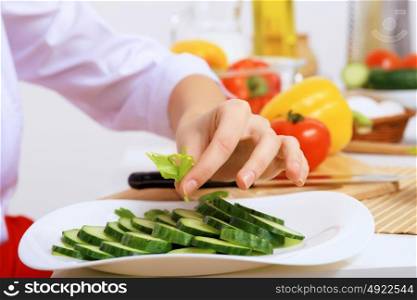 Fresh vegetables being cut with a knife. sNrW5mB6efBd/MBf+kojfhhX/fsY6KAm/4i2mcxGE60YmX0BAnpwF3fQTz/awHAu9OkKcEqwjGXDaOgA3dEpWta5webUZEkPX9Sv3iNbiQUyfAojFi1gJd4taon4iygmyvzbC/BdTn0bfLoZalaQ+psb1gGbQzF132TvNC4ydY6O8DAo5VT74jbyTEu1TWYvhJtyeFpMOLvf65QLCKBRPM8xJkoR4DrJ