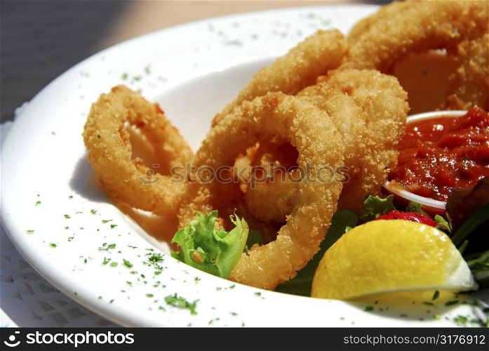 Fried calamari with sauce