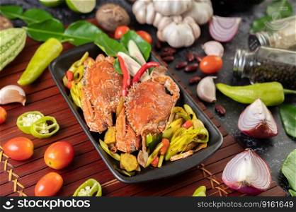 Fried crab with curry powder in a plate with bell peppers and tomatoes.