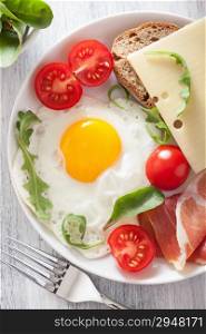 fried egg ham tomatoes for healthy breakfast