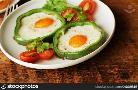 Fried egg in the ring of the bell peppers with herbs .. Fried egg in the ring of the bell peppers with herbs