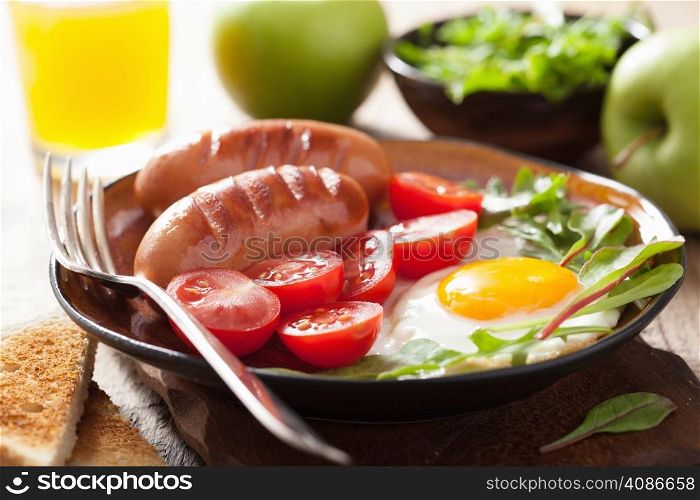 fried egg sausages tomatoes for healthy breakfast