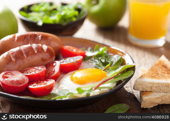 fried egg sausages tomatoes for healthy breakfast