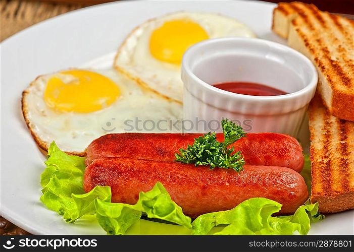 Fried eggs with sausages