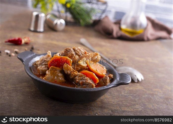 fried meat with sour sauce in bowl