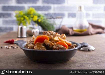 fried meat with sour sauce in bowl