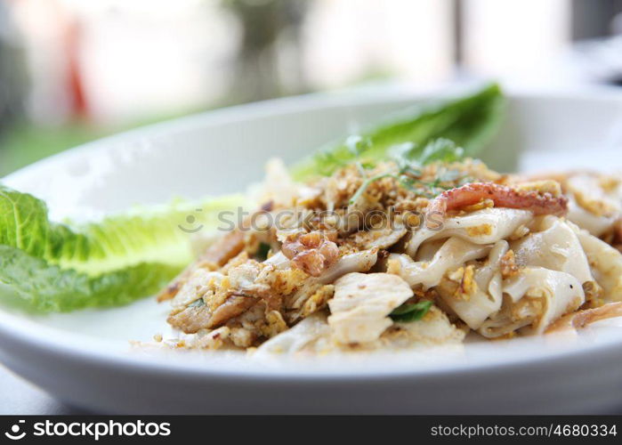 Fried rice noodle with chicken