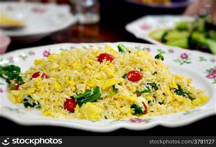 fried rice with eggs , red tomato and kale