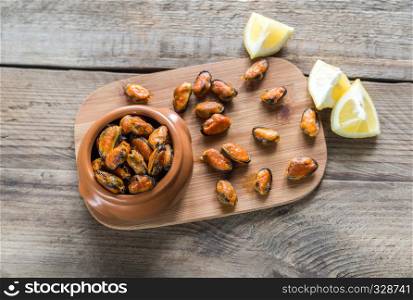Fried shrimps and mussels with glass of white wine