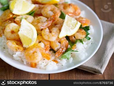 fried shrimps with rice and lemons