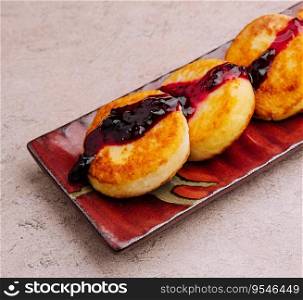 Fritters of cottage cheese with blueberries jam