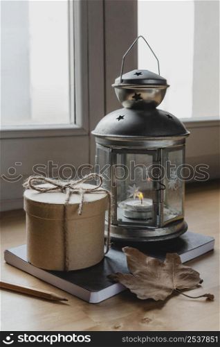 front view lamp with candle round box agenda