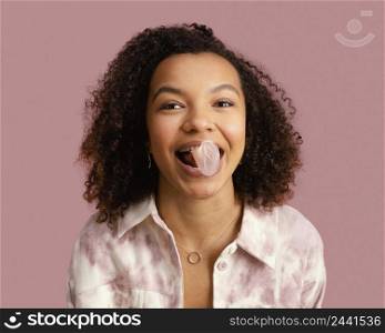 front view smiley woman with chewing gum