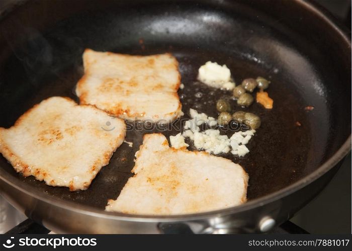 fry the meat in a frying pan