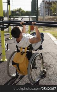 full shot disabled man doing sport