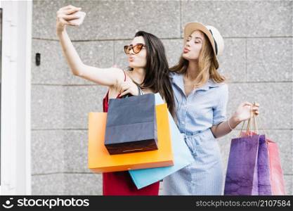 funny women taking selfies
