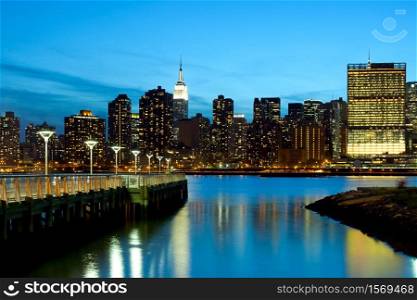 Gantry Plaza State Park and Manhattan skyline, New York City, NY, USA