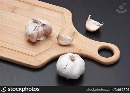 garlic on a kitchen cutting board