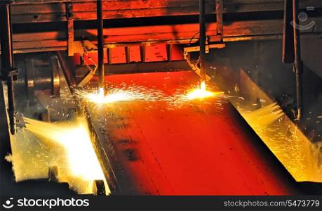 Gas cutting of the hot metal in the plant