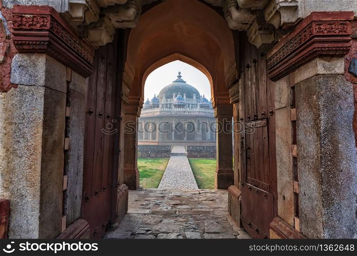 Gateway in Hymayun&rsquo;s Tomb, New Delhi, India.. Gateway in Hymayun&rsquo;s Tomb, New Delhi, India