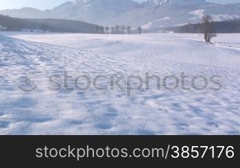 Gebirge und Landschaft mit Schnee