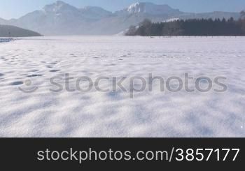 Gebirge und Landschaft mit Schnee