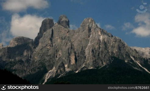 Gebirge und Wolken im Zeitraffer