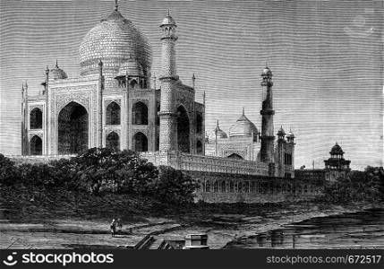 General saw the Taj Mahal, Agra, vintage engraved illustration. Le Tour du Monde, Travel Journal, (1872).