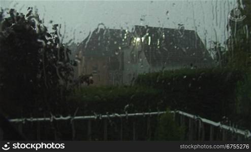 Gewitter aus dem Fenster gefilmt