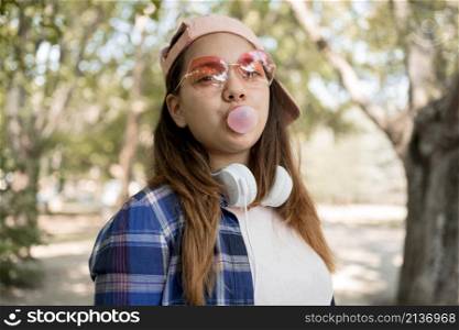 girl making bubble gum