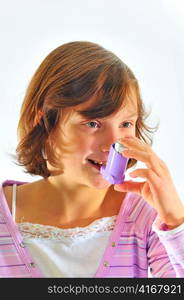 girl using inhaler