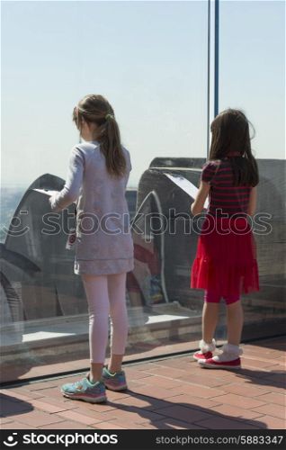 Girls at Top of the Rock observation deck, Midtown Manhattan, New York City, New York State, USA
