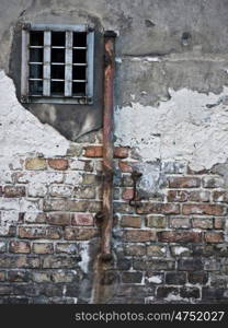 Gitterfenster an Backsteinmauer. barred window in an old brick wall