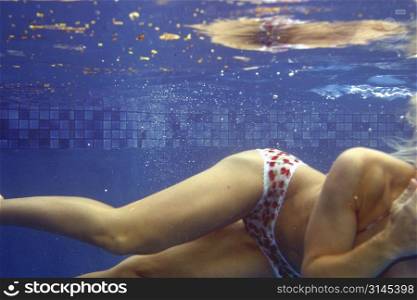 Glam underwater shoot. Babe wears Bikini and swims around.