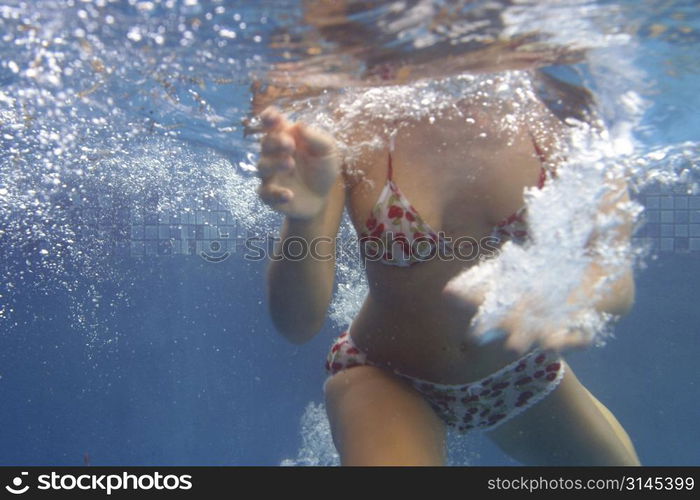 Glam underwater shoot. Babe wears Bikini and swims around.