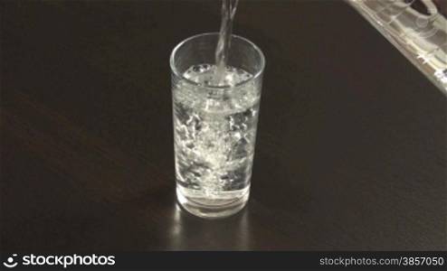 Glas Wasser, auffnllen