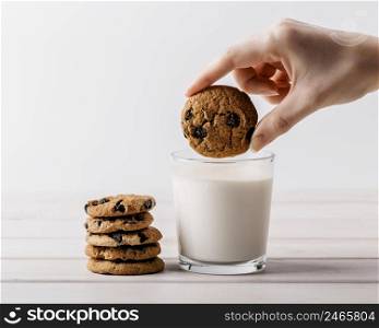 glass milk chocolate cookies