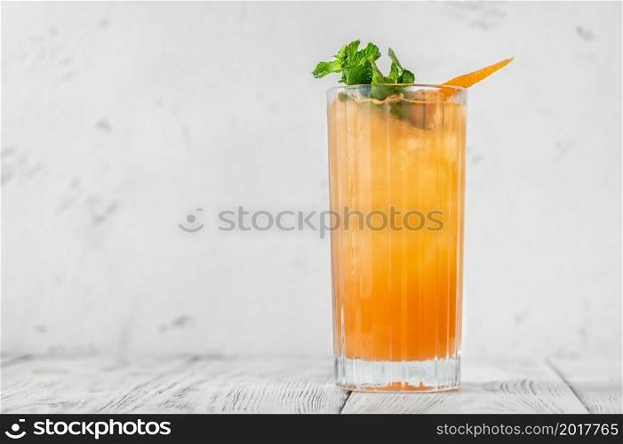 Glass of Carta Switchel cocktail garnished with fresh mint