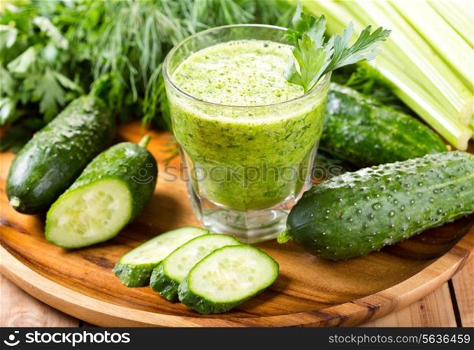 glass of green vegetable juice