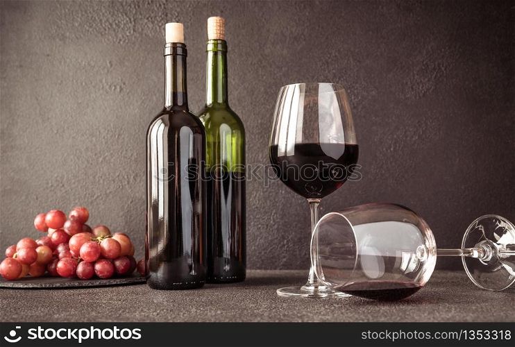 Glasses of red wine with bunch of grapes