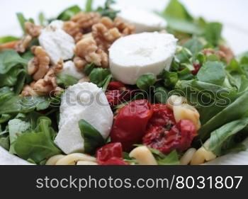 Goat cheese salad with dried tomatoes
